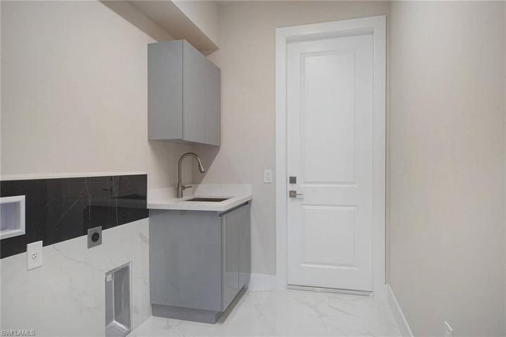 Laundry room with sink and closet
