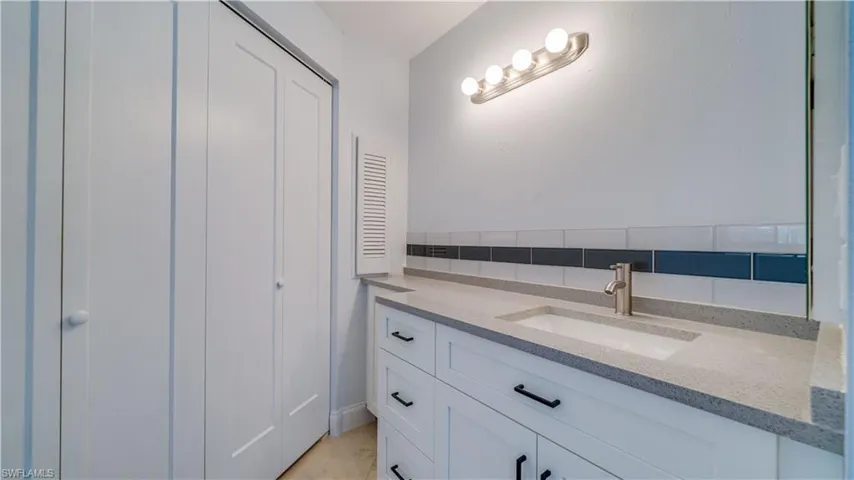 Unfurnished room with light wood-type flooring and ceiling fan