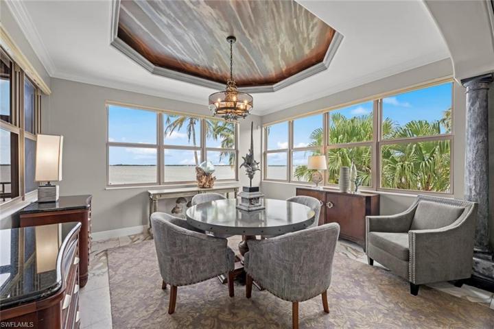 Breakfast room
