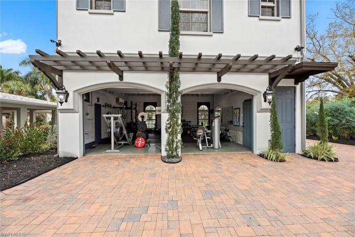 Guest house garage