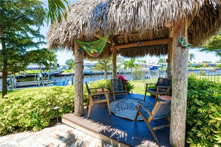 Tiki Hut