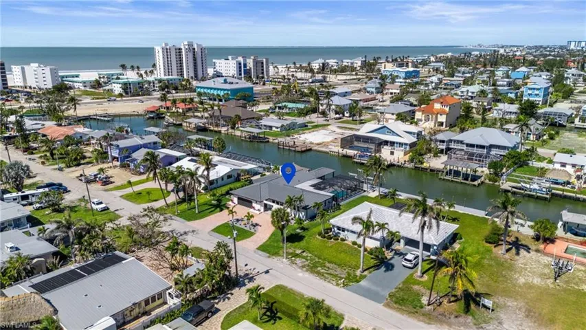 A great neighborhood close to everything, especially the beach   (Photo digitally enhanced)