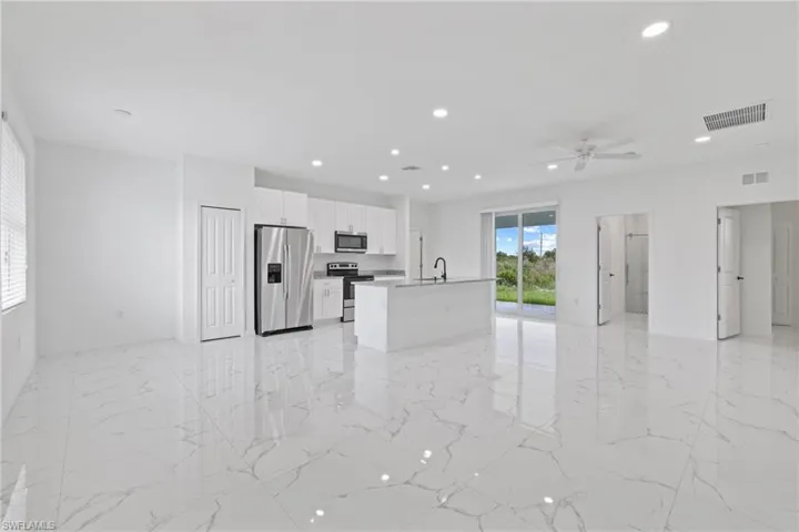 2709  67 W ST, Lehigh Acres, FL 33971