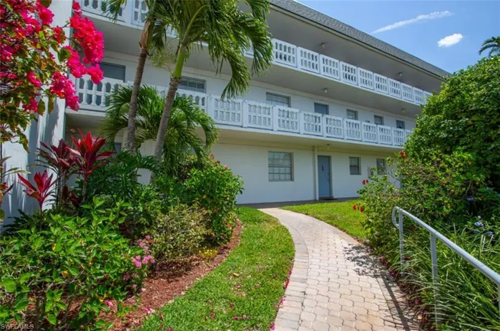 315 Saint Andrews Blvd A25, Naples, Florida 34113