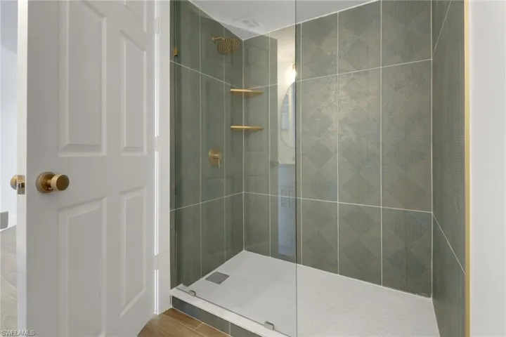 Full bath with a walk in shower