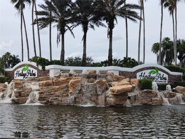 Entrance to Heritage Palms