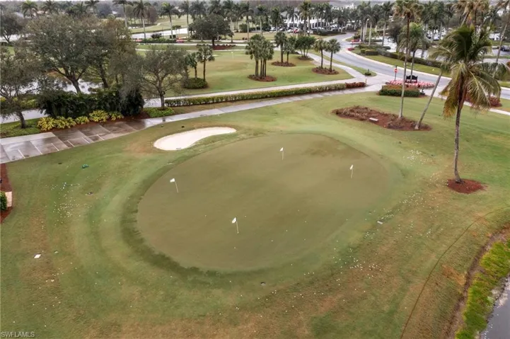 Neighborhood putting and chipping area