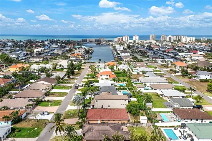 539  105th N AVE, Naples, FL 34108