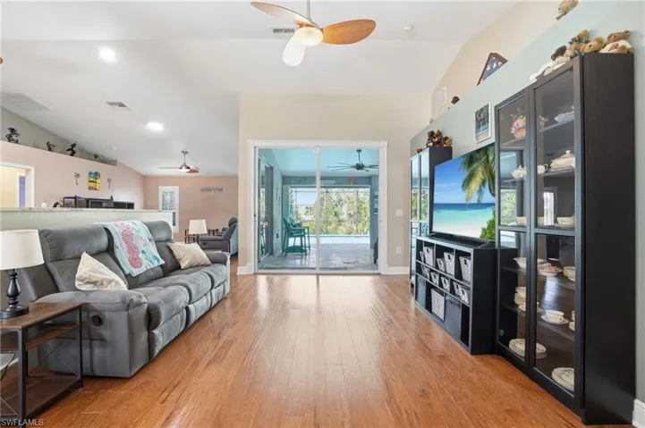 4304 Ne 23rd Pl, Cape Coral, Florida 33909