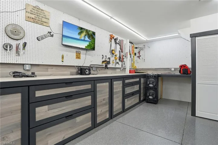 4304 Ne 23rd Pl, Cape Coral, Florida 33909