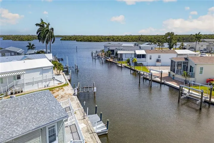 7 Galleon Way, Fort Myers Beach, Florida 33931