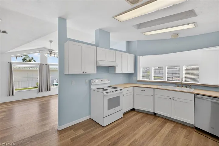 Kitchen & Living Connection