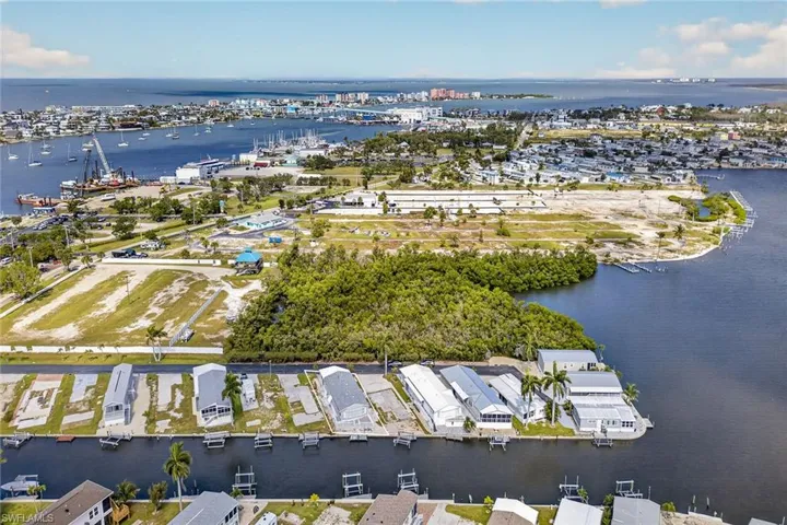 7 Galleon Way, Fort Myers Beach, Florida 33931