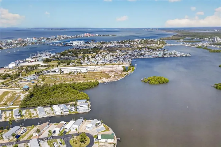 7 Galleon Way, Fort Myers Beach, Florida 33931