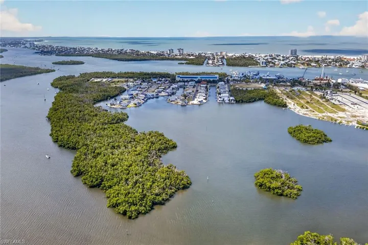 7 Galleon Way, Fort Myers Beach, Florida 33931