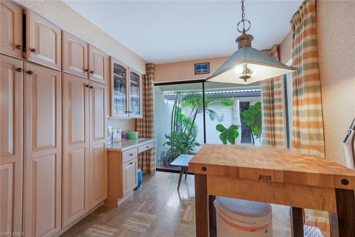 Eat-In w/ Built-Ins & Slider To Courtyard
