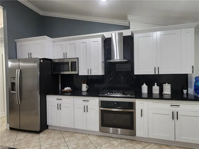 111 2nd St Se, Naples, Florida 34117