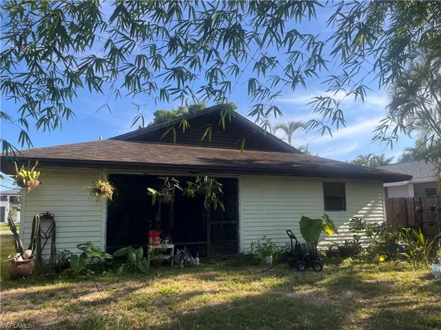 781  107th  AVE, Naples, FL 34108