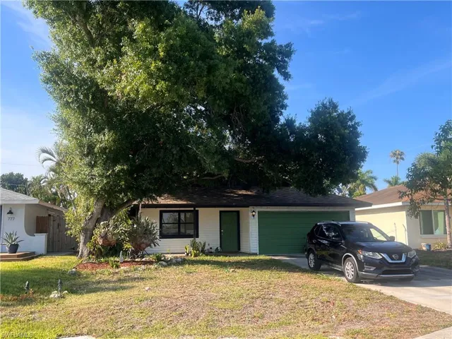 781  107th  AVE, Naples, FL 34108
