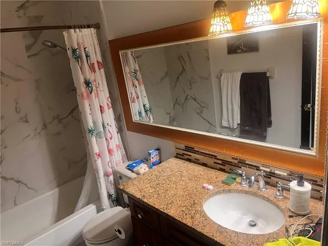 781  107th  AVE, Naples, FL 34108