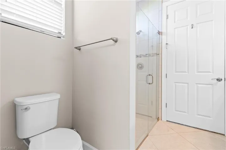 Ensuite Owner's Bathroom w/Toilet and Frameless Shower