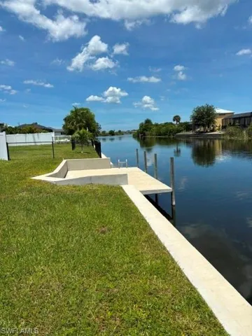 2827 Sw 2nd Ter, Cape Coral, Florida 33991