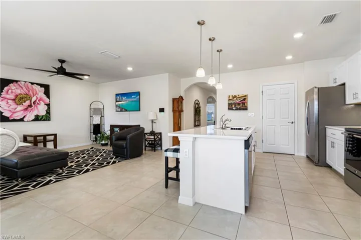 5 NW 8th  PL, Cape Coral, FL 33993