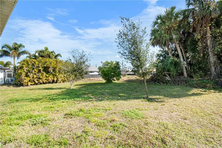 5 NW 8th  PL, Cape Coral, FL 33993