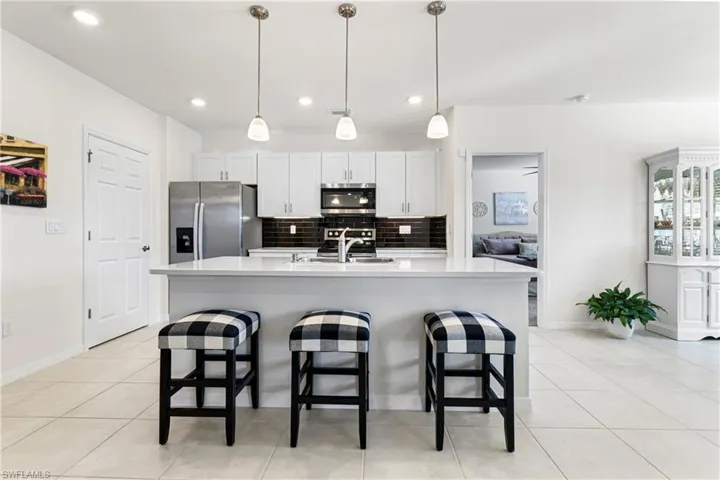 5 NW 8th  PL, Cape Coral, FL 33993