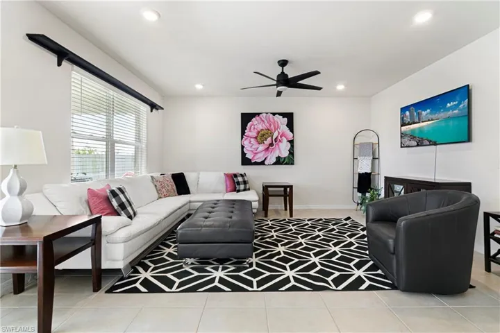 5 NW 8th  PL, Cape Coral, FL 33993