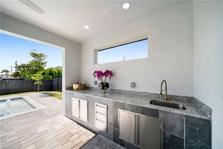 Outdoor Kitchen