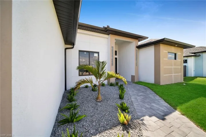 View of front of house with a front yard
