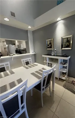 Dining Area / Breakfast Bar