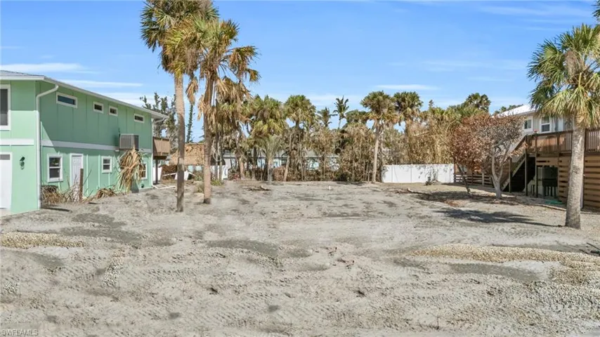 View of yard VIRTUALLY EDITED