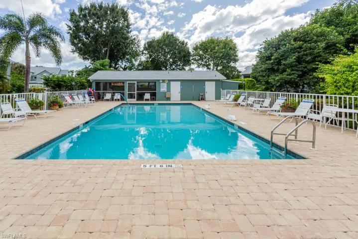 POOL & CABANA