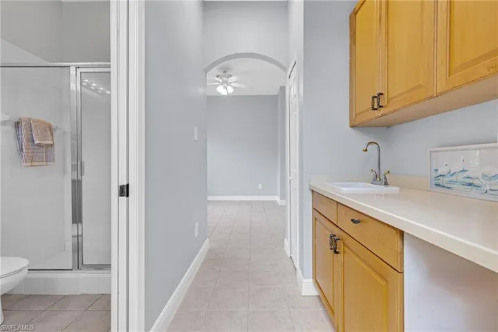 Cabana Entry - Full Bath and 'kitchenette'