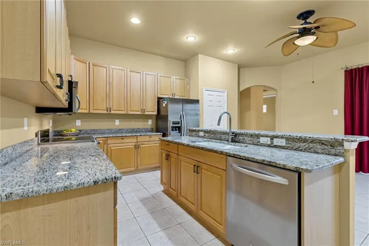 Island & counter space