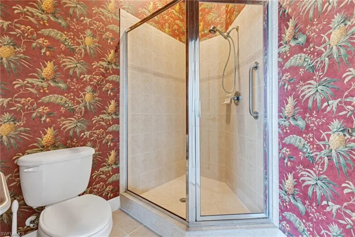 Walk in Shower and Loo