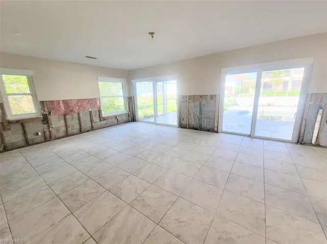 2nd Owner's Bedroom w/Sliders to Lanai