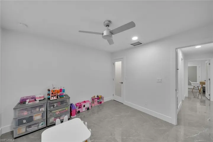 Recreation room with ceiling fan
