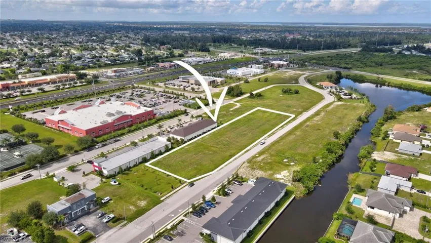Aerial view of property's location featuring a large body of water