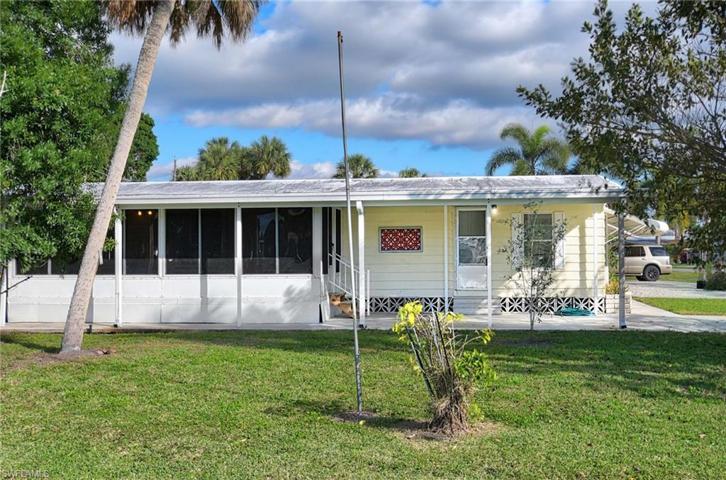 23 Derhenson DR, NAPLES FL 34114