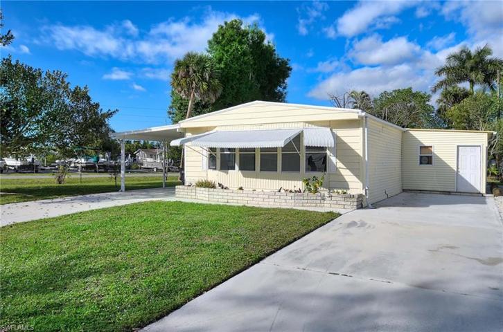23 Derhenson DR, NAPLES FL 34114