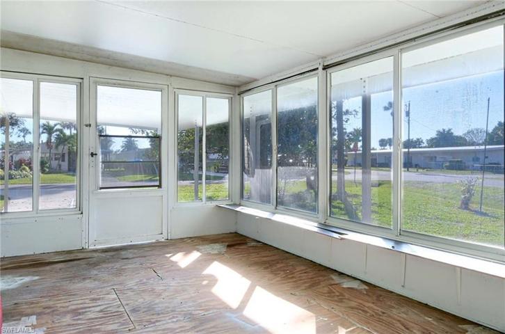 23 Derhenson DR, NAPLES FL 34114