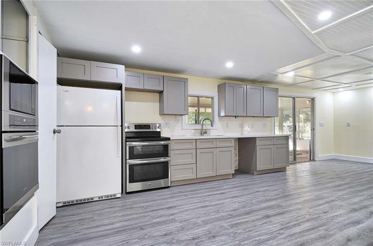 23 Derhenson DR, NAPLES FL 34114