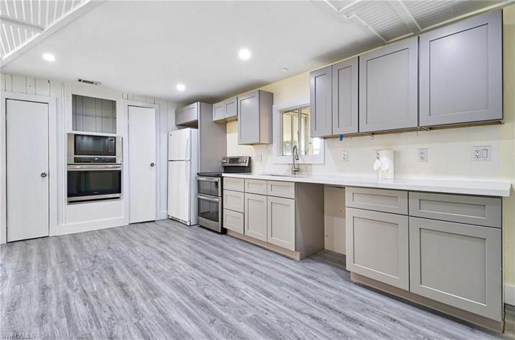 23 Derhenson DR, NAPLES FL 34114
