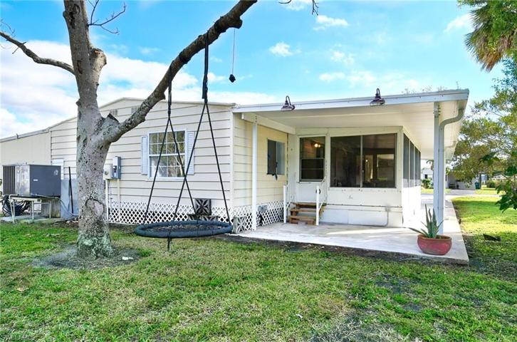 23 Derhenson DR, NAPLES FL 34114