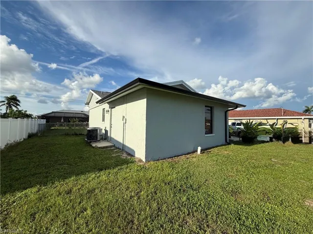 421 SW 21st  TER, Cape Coral, FL 33991