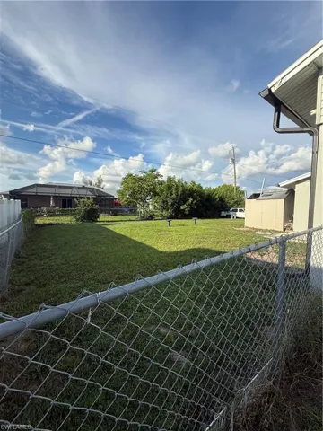 421 SW 21st  TER, Cape Coral, FL 33991