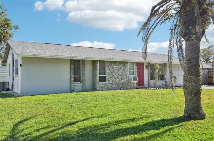 2562  Lakeshore  CIR, Port Charlotte, FL 33952